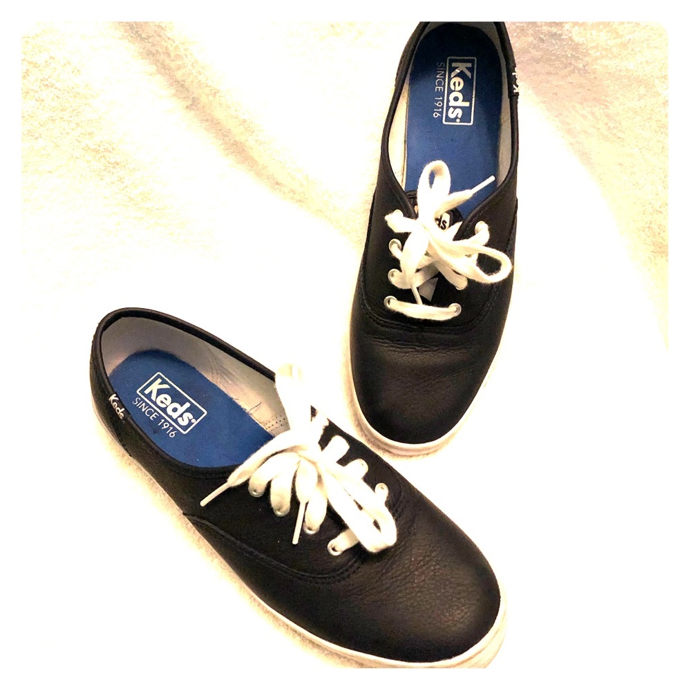 Kid blue leather tennis shoes￼
